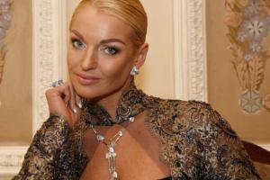 Балерина Анастасия Волочкова рассказала о своей детской травме