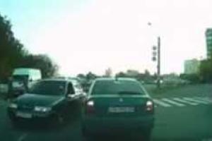 В Умани водитель сбил ребенка и скрылся с места ДТП. Видео