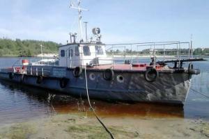 На буксирном теплоходе под Киевом прогремел взрыв