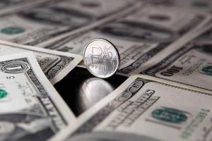 В России резко упал курс рубля после информации о сбитом самолете в Турции