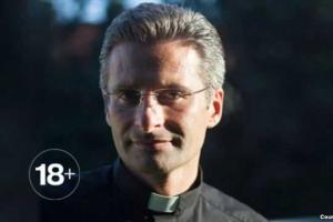 Ватикан уволил польского священника за признание в нетрадиционной ориентации