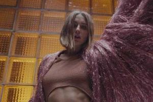 Ева Бушмина поразила своим накаченным прессом