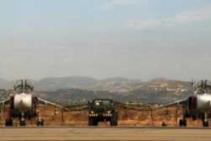 В сети появилось новое видео бомбардировок в Сирии: самолеты разбомбили цех по производству взрывчатки