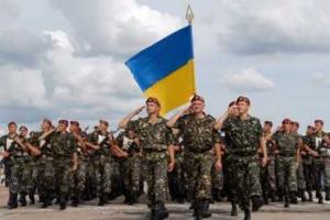 Порошенко: На 2016 год будет предусмотрено увеличение зарплат военным