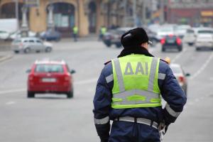 В Киеве неизвестные обстреляли автомобиль бывшего руководителя СБУ