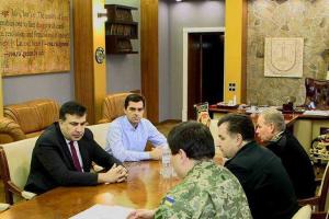 Саакашвили предложил продать неиспользованные земли, а средства раздать офицерам