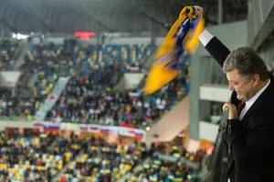 Петр Порошенко после победы над словенцами зашел в раздевалку сборной Украины