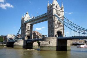 Крупнейший торговый центр Великобритании эвакуировали