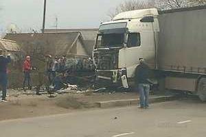 Момент аварии маршрутки и грузовика в Волгограде засняли на видео