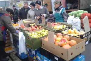 Для жителей Донецка устроили продовольственную ярмарку
