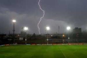 В Боливии молния убила футболиста во время матча 