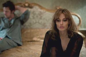 Джоли рассказала, как ей тяжело демонстрировать чувства к супругу