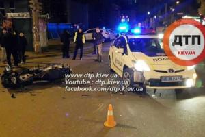 В Киеве мотоциклист столкнулся с  полицейский Prius