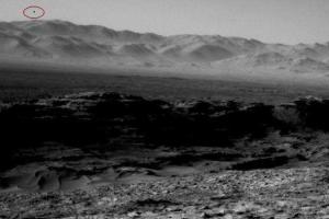 Марсоход сделал фотографию НЛО над поверхностью Красной планеты