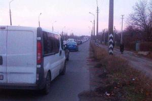 В сторону Артемовска очередь от поста "ДНР" в несколько рядов, - "Донбасс СОС".