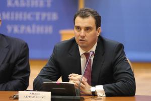 Руководителям государственных компаний увеличат зарплаты, - Абромавичус