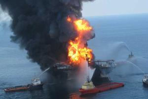 Пожар на нефтяной платформе Азербайджана унес жизни 32 человек