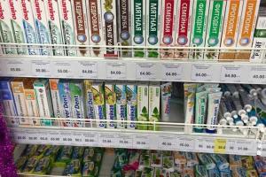 Жительница Луганска показала ценники в магазинах на продукты и на вещи