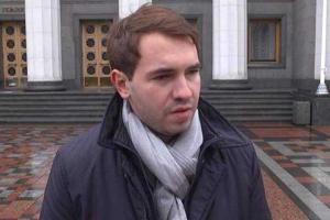 Нардепу отказали в визе из-за низкой официальной зарплаты