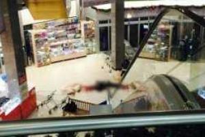 В одном из ТЦ Казани насмерть разбился покупатель, не удержавшись на эскалаторе