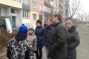 На Луганщине поселковый голова, сбежавший во время боевых действий, требует зарплаты