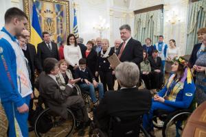 Порошенко: Никто с инвалидностью не должен чувствовать нарушение своих прав