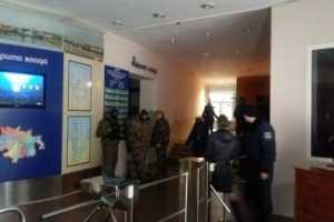 Представители "Правого сектора" блокировали мэрию Днепропетровска