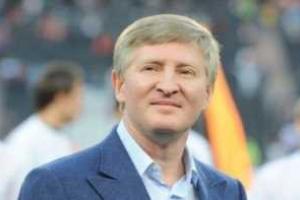 Ахметов поздравил волонтеров с праздником: общими усилиями вернем мир в Донбасс