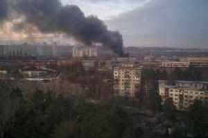 В Киеве горит станция СТО, видео с места событий