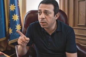 Геннадия Корбана вывезли из дома в Днепропетровске на скорой помощи