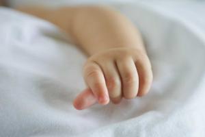 В Мариуполе нашли роженицу, которая выбросила новорожденного сына на свалку