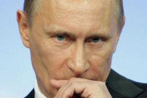 Путин всеми силами пытается усидеть на двух стульях, которые начали разъезжаться, - политолог