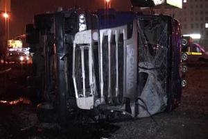 В Киеве столкнулся легковой автомобиль с грузовиком, двое погибло. Видео