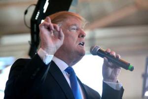 Меня поддержат, даже если я начну расстреливать людей, - Трамп