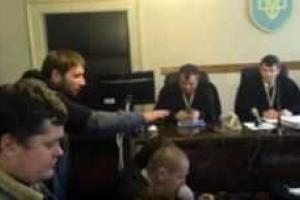 В Сеть выложили видео с потасовкой нардепа Парасюка в суде 