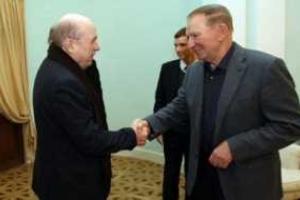 Кучма призвал "республики" активизировать процесс обмена пленными