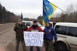 В Житомирской области активисты заблокировали движение фур с российскими номерами