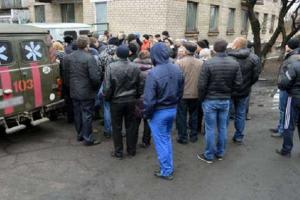 Жители Белозерска облили мэра зеленкой и забросали яйцами
