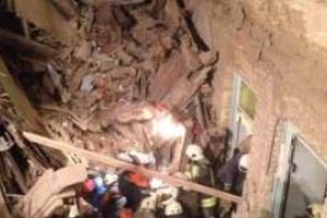 В Киеве под завалами рухнувшего дома найден еще один выживший - МЧС