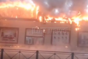 В Новосибирской области горит склад мебельного гипермаркета