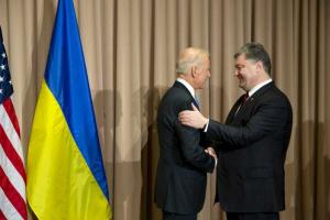 Порошенко в телефонном разговоре с Байденом рассказал об ухудшении ситуации в Донбассе