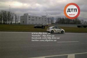 В Борисполе автомобиль Toyota Camry вылетел на газон 
