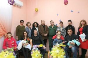 В Симферополе вместе со свидетельством о рождении выдают и повестки в армию