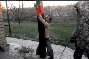 Боевики из отряда «Троя» обнародовали жесткое видео пыток жителя поселка Коммунар (18+)