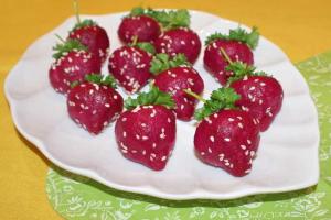Оригинальная закуска из селедки "Клубничка" 