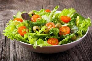 Подборка простых и вкусных салатов с пекинской капусты