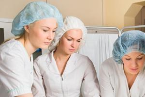 Власти Польши упростили условия трудоустройства для украинских врачей