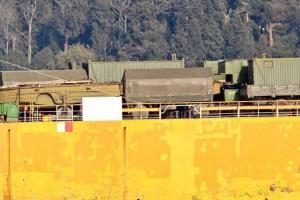 Россия отправила в Сирию десантный корабль и паром, груженые доверху военной техникой 