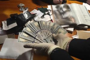 СБУ разоблачила киевского чиновника на взятке