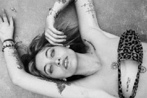 Дочь Майкла Джексона снялась топлесс для рекламы кампании